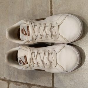 Nike Women's Court Royale